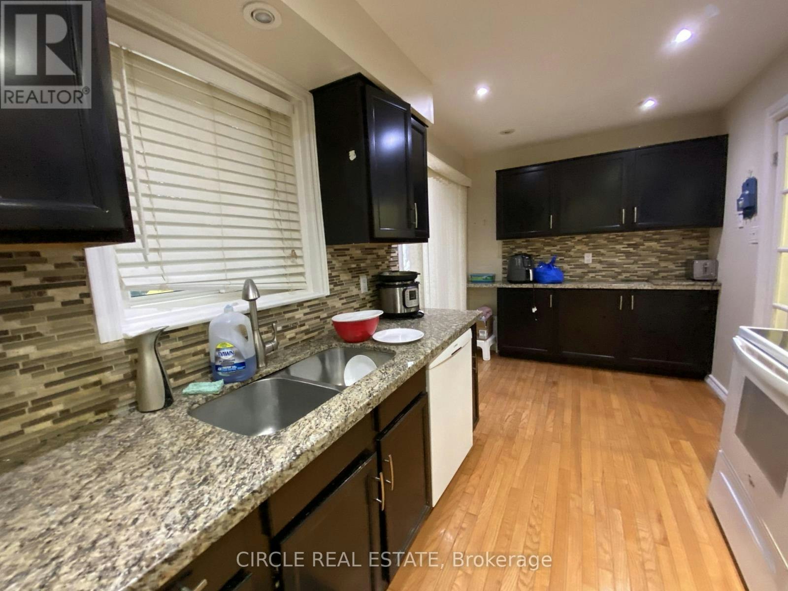 35 Fanshawe Drive, Brampton, ON, L6Z 1A7 - 6