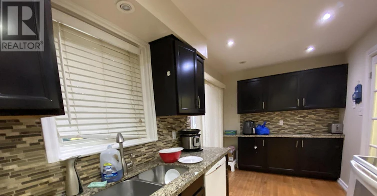 35 Fanshawe Drive, Brampton, ON, L6Z 1A7 - 6