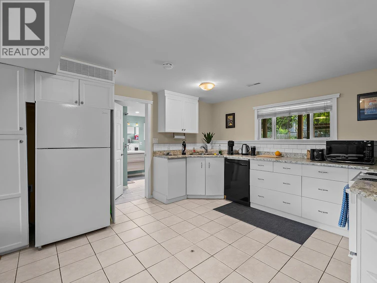 851 Hammer Avenue, Kelowna, BC, V1W 2B7 - 47