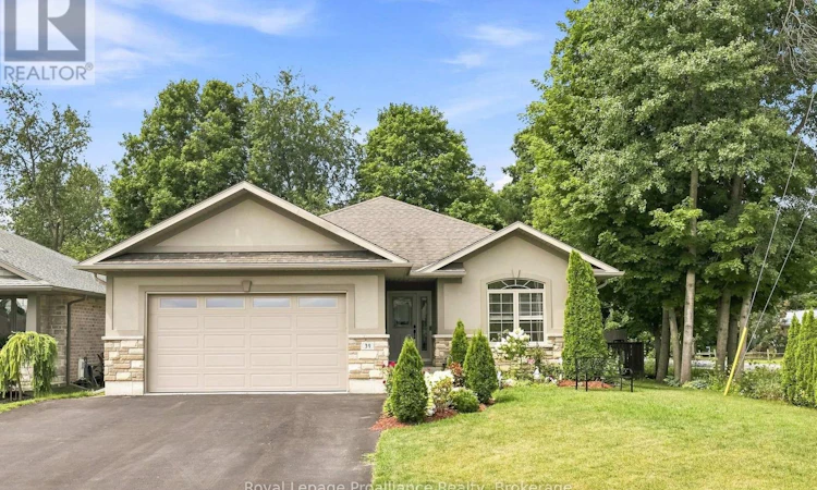 39 Lakewood Crescent