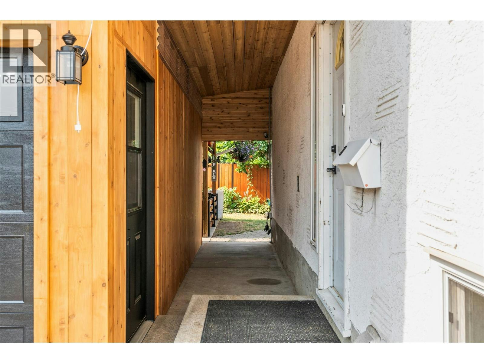 4400 15 Avenue - 5