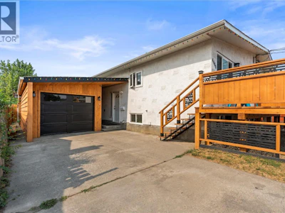 4400 15 Avenue - 4