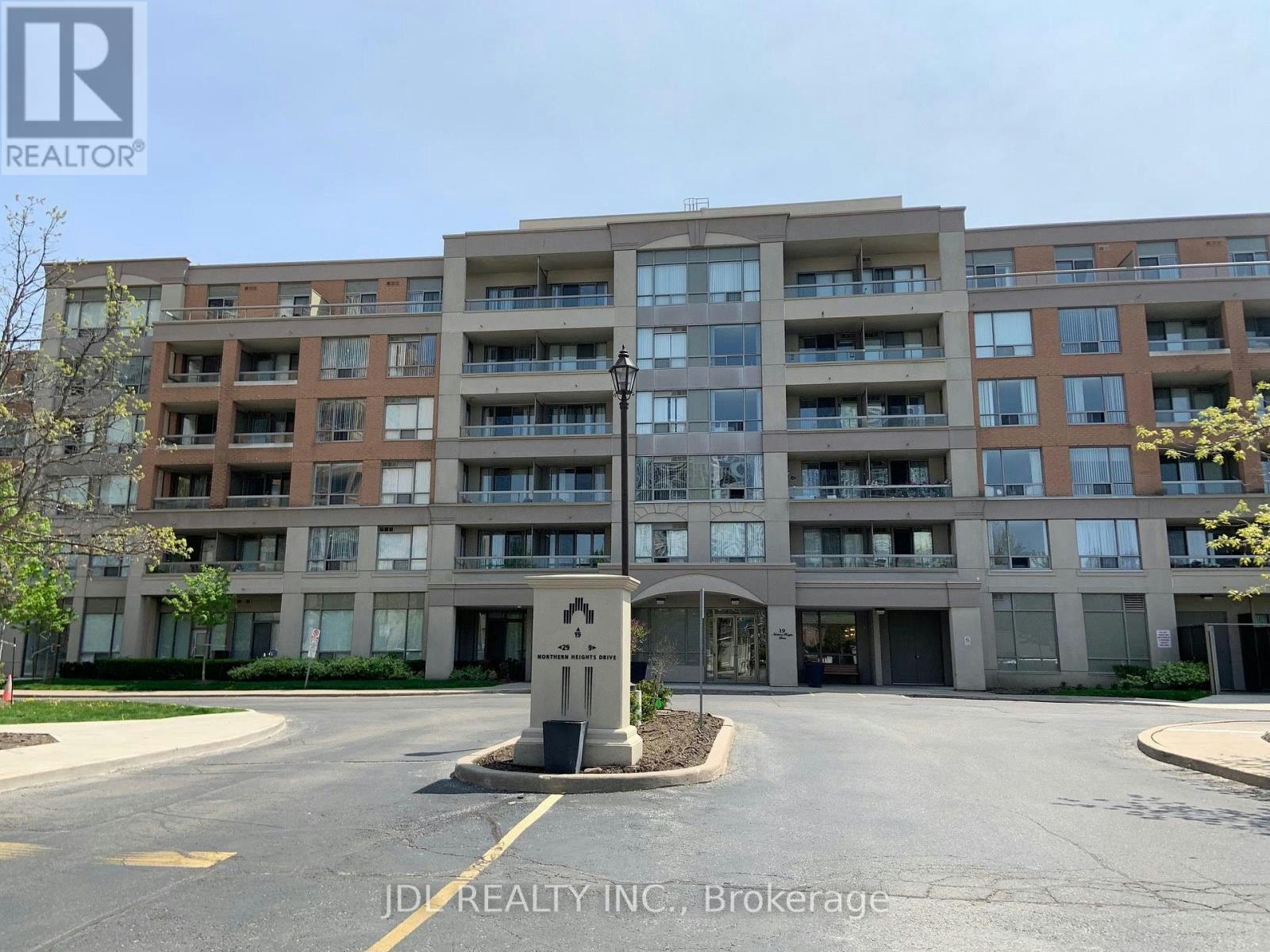 403-19 Northern Heights Drive, Richmond Hill, ON, L4B 4M4