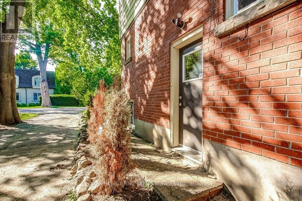 LOWER LEVEL 1-302 Maple Avenue, Oakville, ON, L6J 2H7 - 4