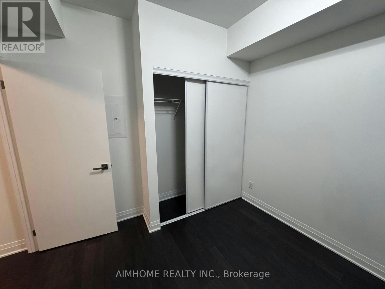 1511-4015 The Exchange W, Mississauga, ON, L5B 1M7 - 4