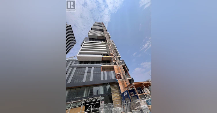 1511-4015 The Exchange W, Mississauga, ON, L5B 1M7 - 2