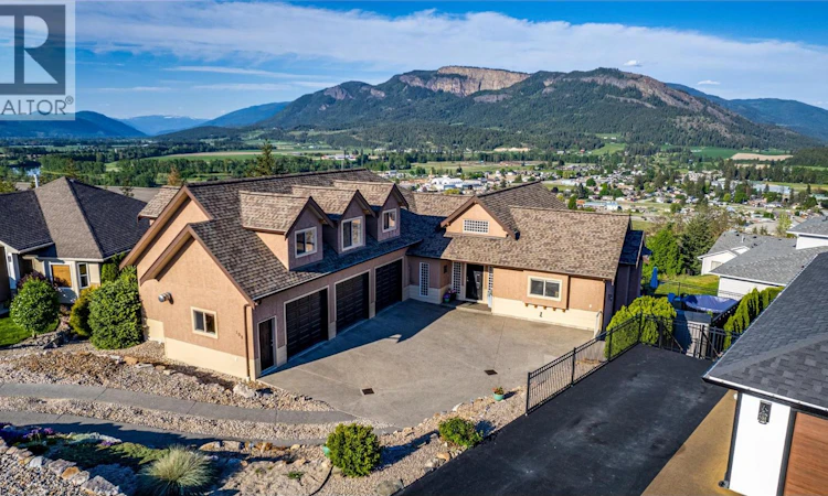 108 Red Rock Crescent