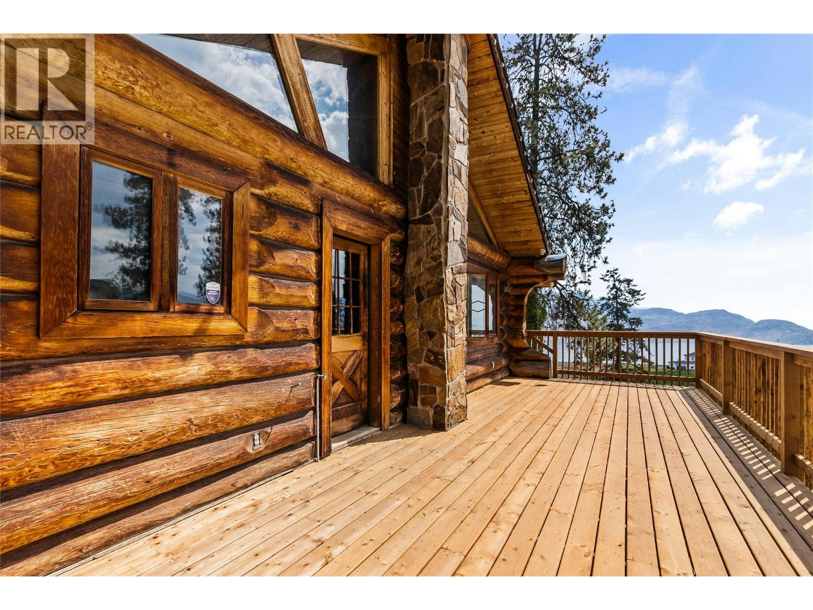 5876 Victoria Street, Peachland, BC, V0H 1X4