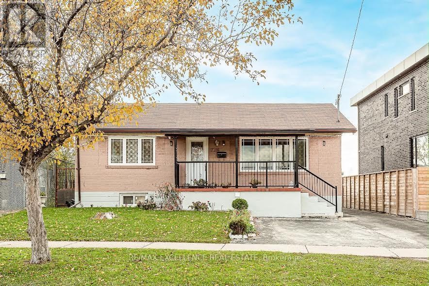 7208 Hermitage Road, Mississauga, ON, L4T 2S4