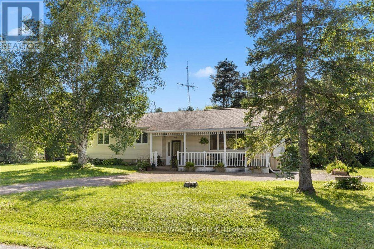 201 Linda Loop, Ottawa, ON, K0A 2H0