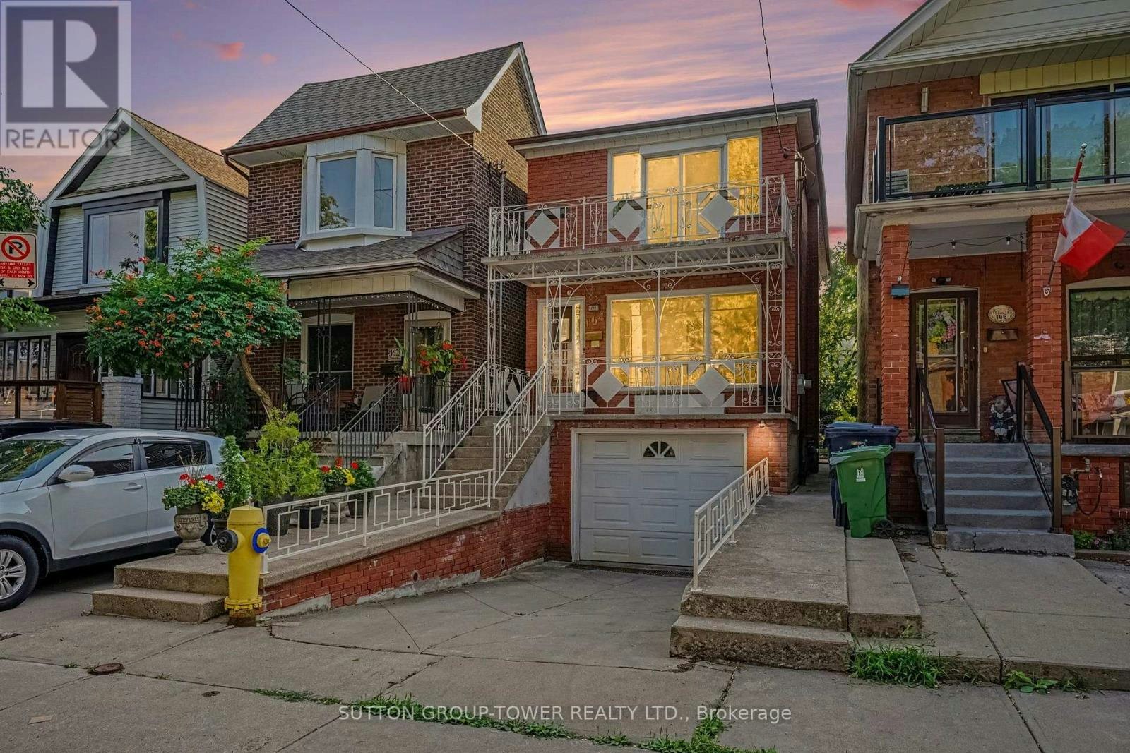 164 Robina Avenue W, Toronto, ON, M6C 3Y7