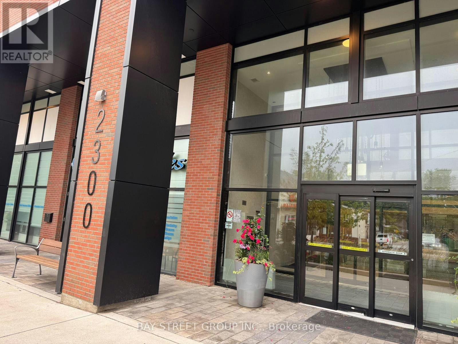 515-2300 St Clair Avenue W, Toronto, ON, M6N 1K8 - 2