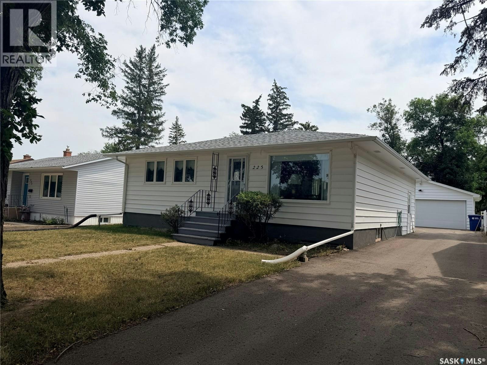 225 Dominion Road, Assiniboia, SK, S0H 0B0