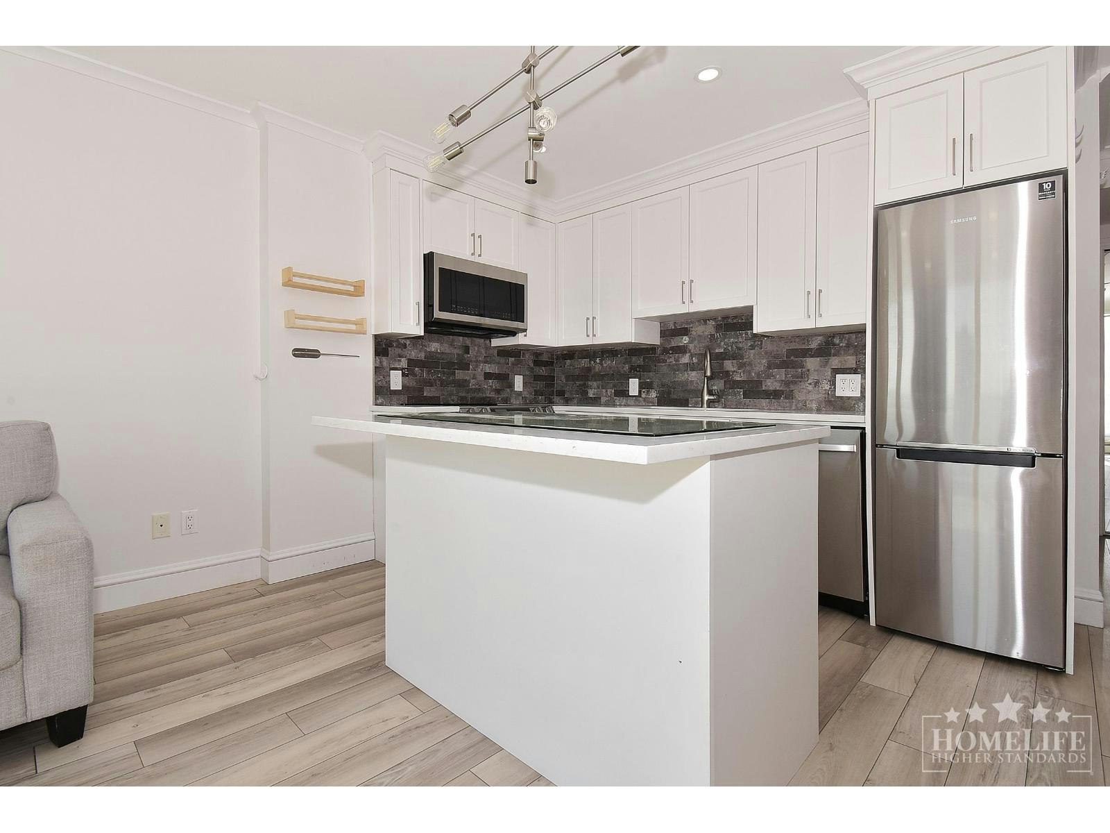 2002-10777 University Drive, Surrey, BC, V3T 0E7 - 8