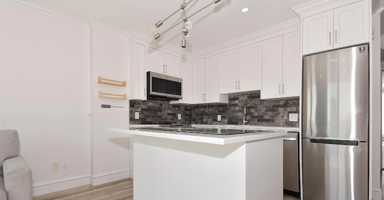 2002-10777 University Drive, Surrey, BC, V3T 0E7 - 8