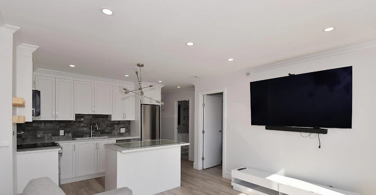 2002-10777 University Drive, Surrey, BC, V3T 0E7 - 5