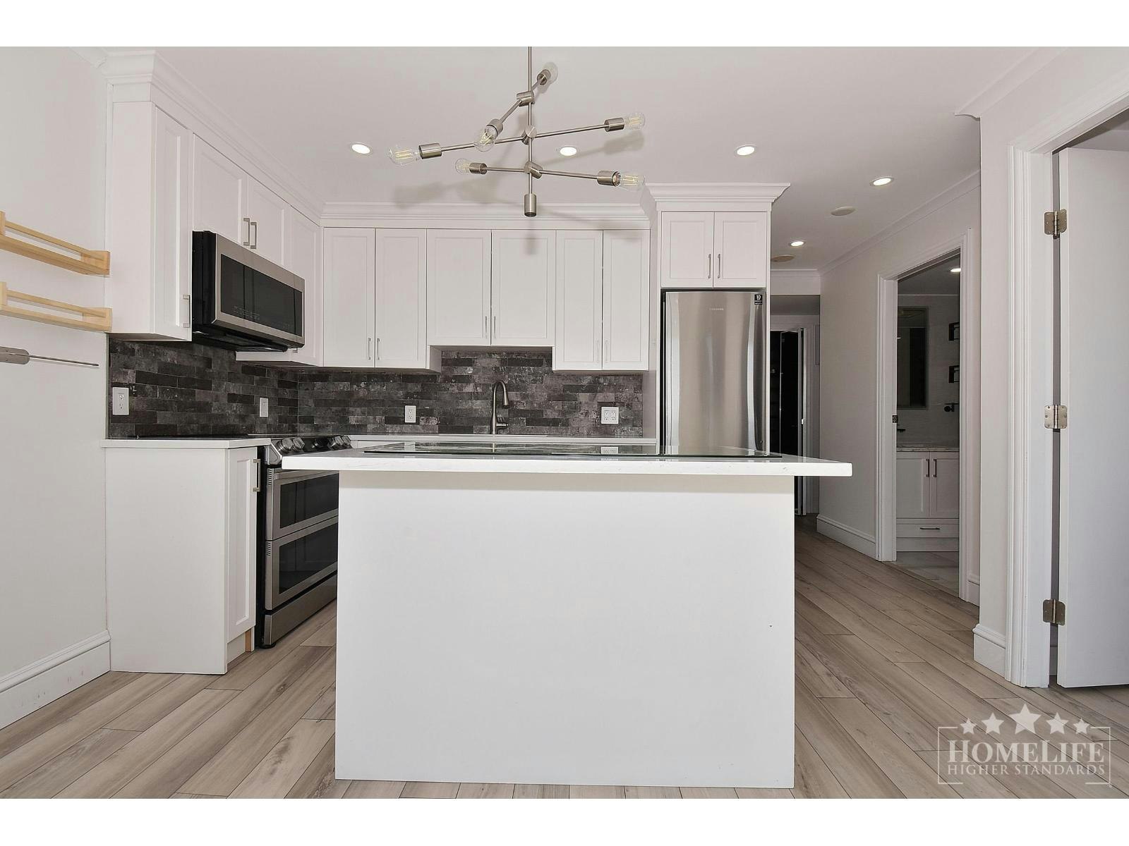 2002-10777 University Drive, Surrey, BC, V3T 0E7 - 6