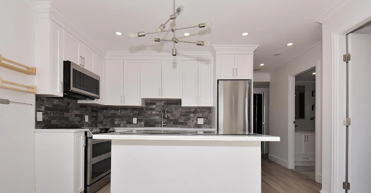 2002-10777 University Drive, Surrey, BC, V3T 0E7 - 6