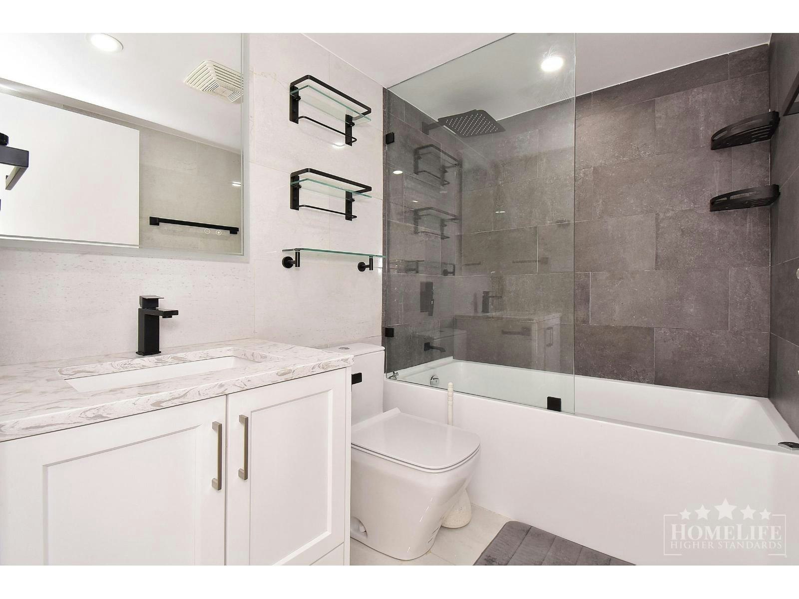 2002-10777 University Drive, Surrey, BC, V3T 0E7 - 9
