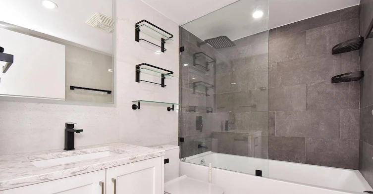 2002-10777 University Drive, Surrey, BC, V3T 0E7 - 9