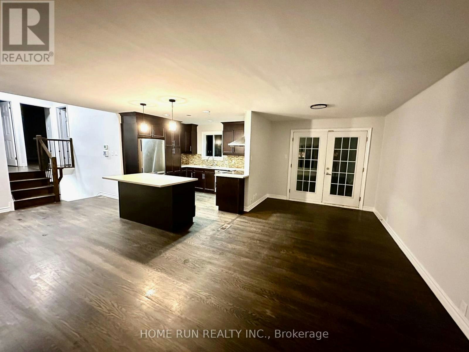 71 Ashburn Drive, Ottawa, ON, K2E 6N4 - 2