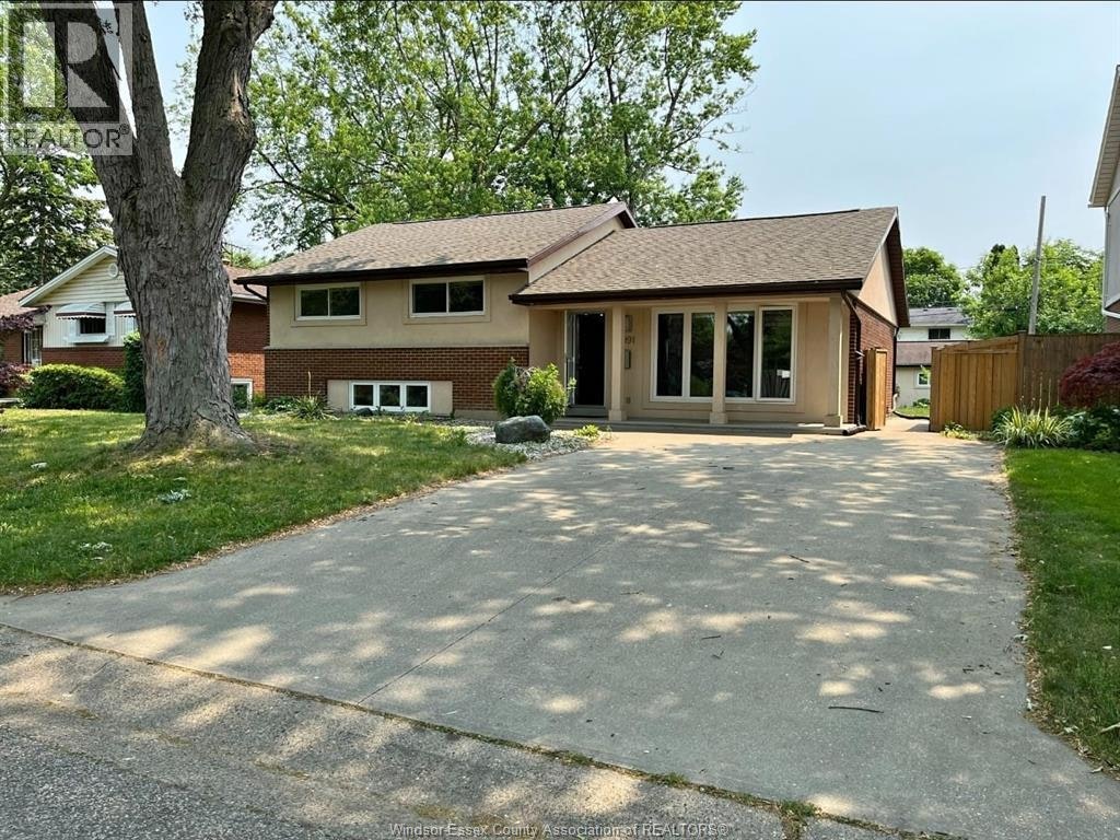 4091 Churchill Drive, Windsor, ON, N9G 2E6