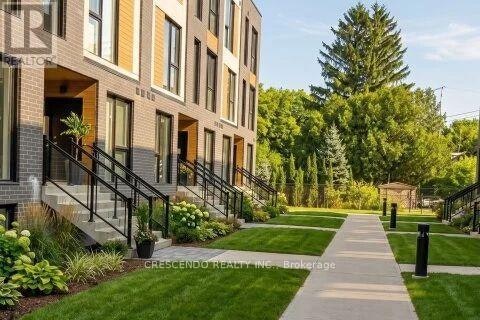 8-176 Clonmore Drive, Toronto, ON, M1N 0B9