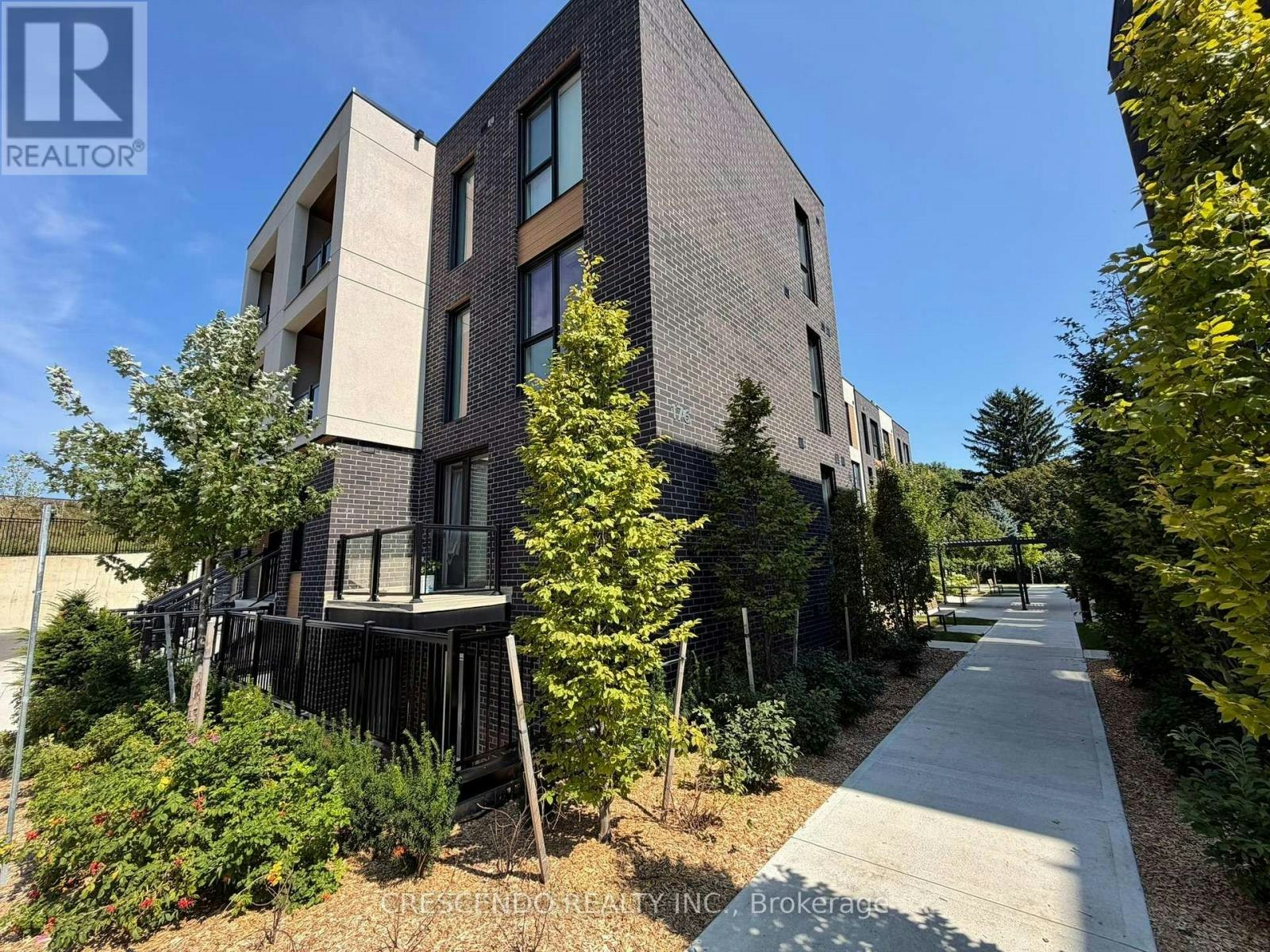 8-176 Clonmore Drive, Toronto, ON, M1N 0B9 - 2