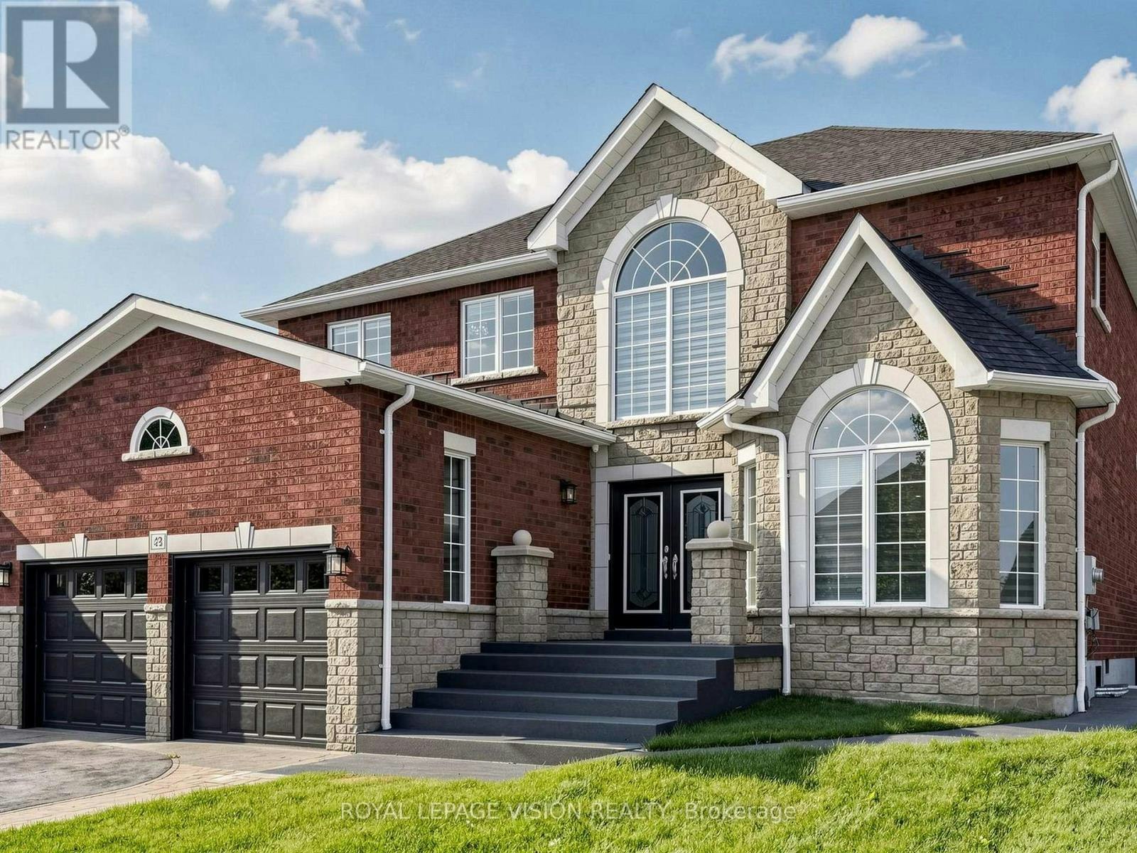 43 Mac Carl Crescent, Whitby, ON, L1R 2T6