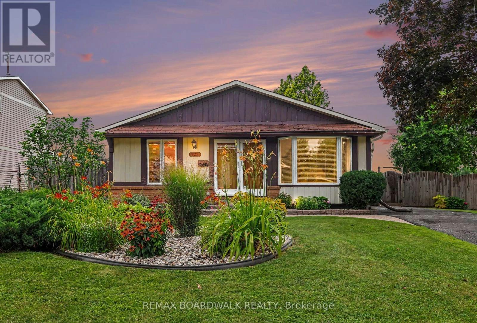 329 Pintail Terrace, Ottawa, ON, K1E 1Z9