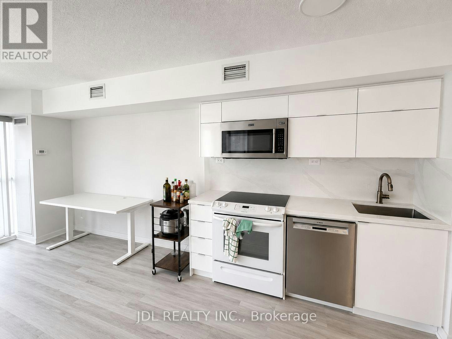 329-21 Iceboat Terrace, Toronto, ON, M5V 4A9 - 2