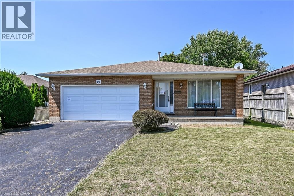 19 Country Club Road, Cayuga, ON, N0A 1E0