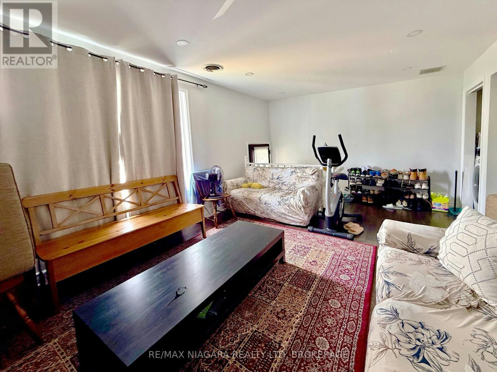 UPPER-6475 Taylor Street, Niagara Falls, ON, L2G 2E9 - 4