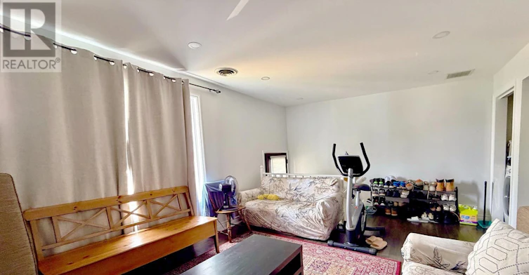 UPPER-6475 Taylor Street, Niagara Falls, ON, L2G 2E9 - 4