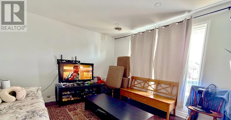 UPPER-6475 Taylor Street, Niagara Falls, ON, L2G 2E9 - 2