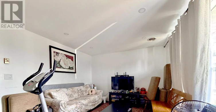 UPPER-6475 Taylor Street, Niagara Falls, ON, L2G 2E9 - 3