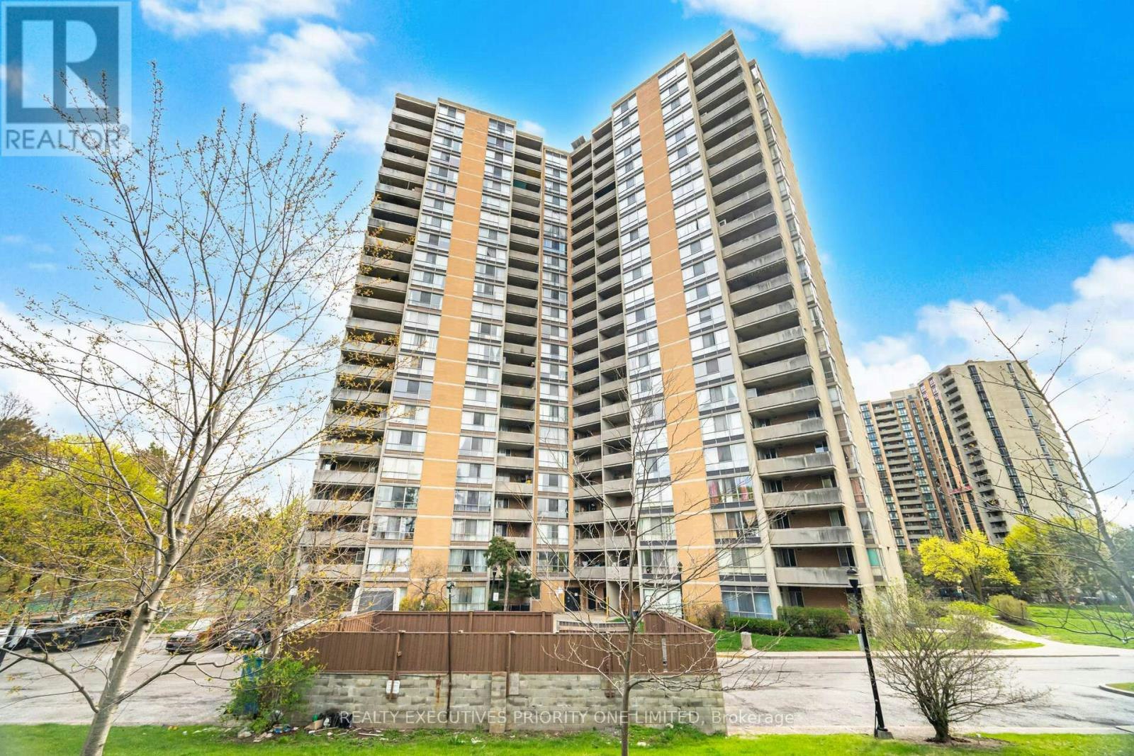 1013-10 Martha Eaton Way, Toronto, ON, M6M 5B3