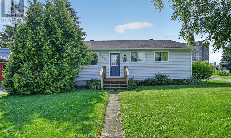 2257 Dundas Street