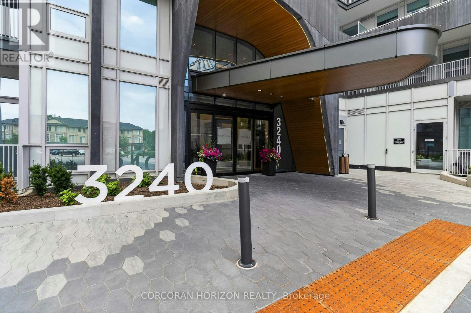 727-3240 William Coltson Avenue, Oakville, ON, L6H 8C8 - 2