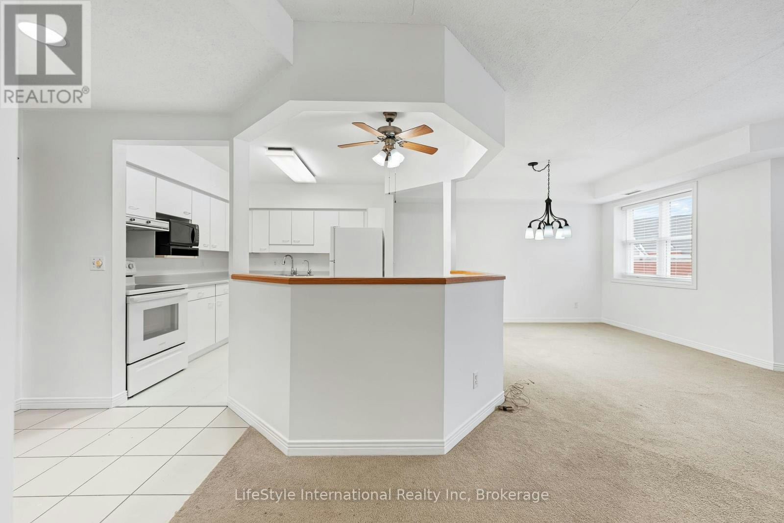 205-208 Silvercreek Parkway N, Guelph, ON, N1H 8H2