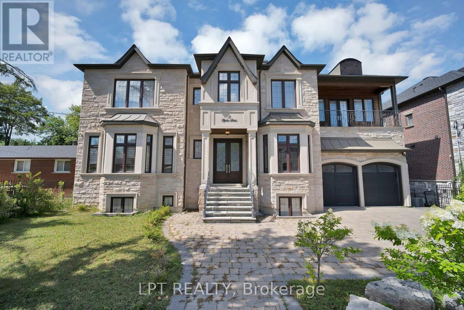 2 Poplar Drive, Richmond Hill, ON, L4E 2W5