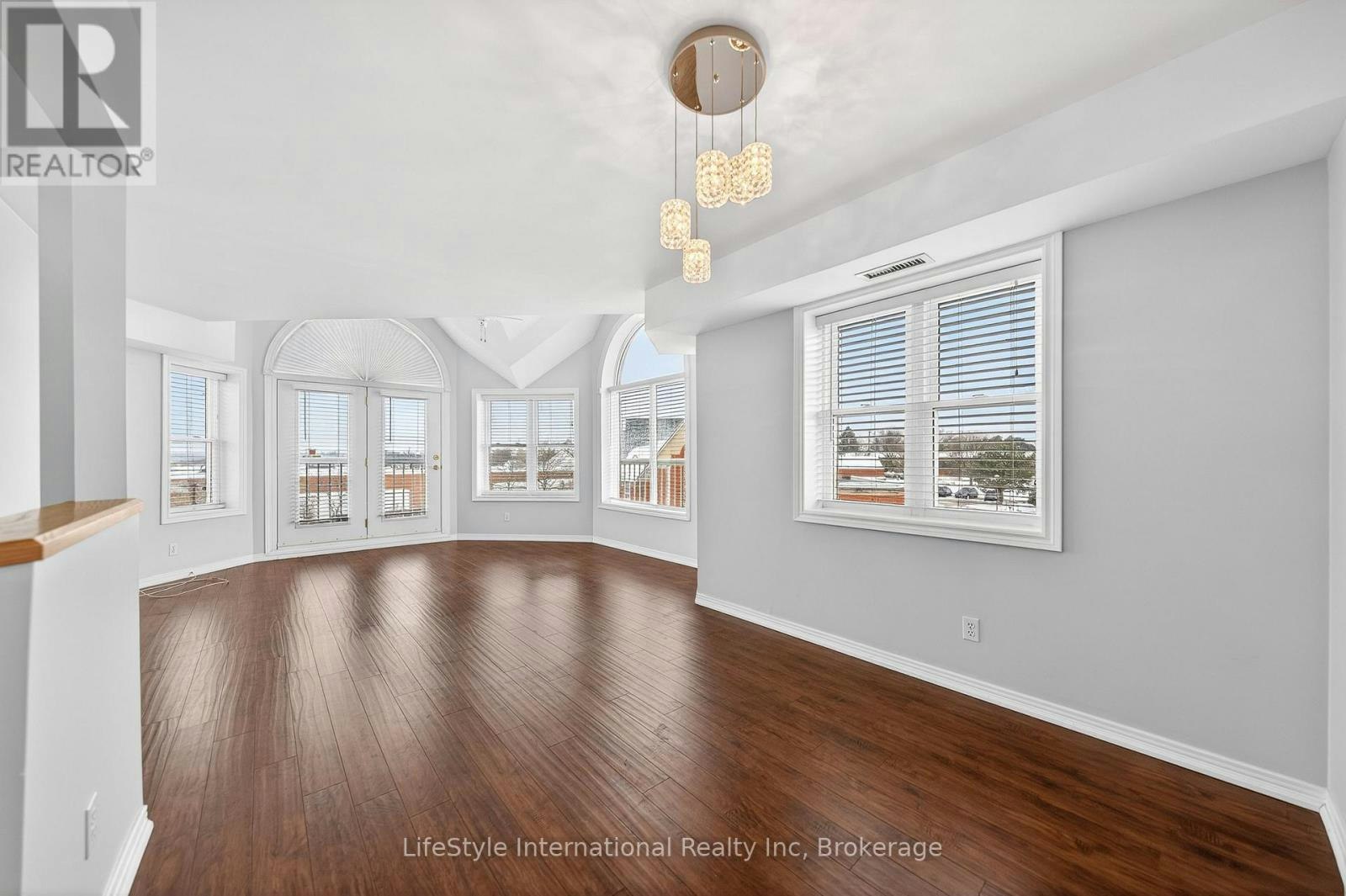306-208 Silvercreek Parkway N, Guelph, ON, N1H 8H2