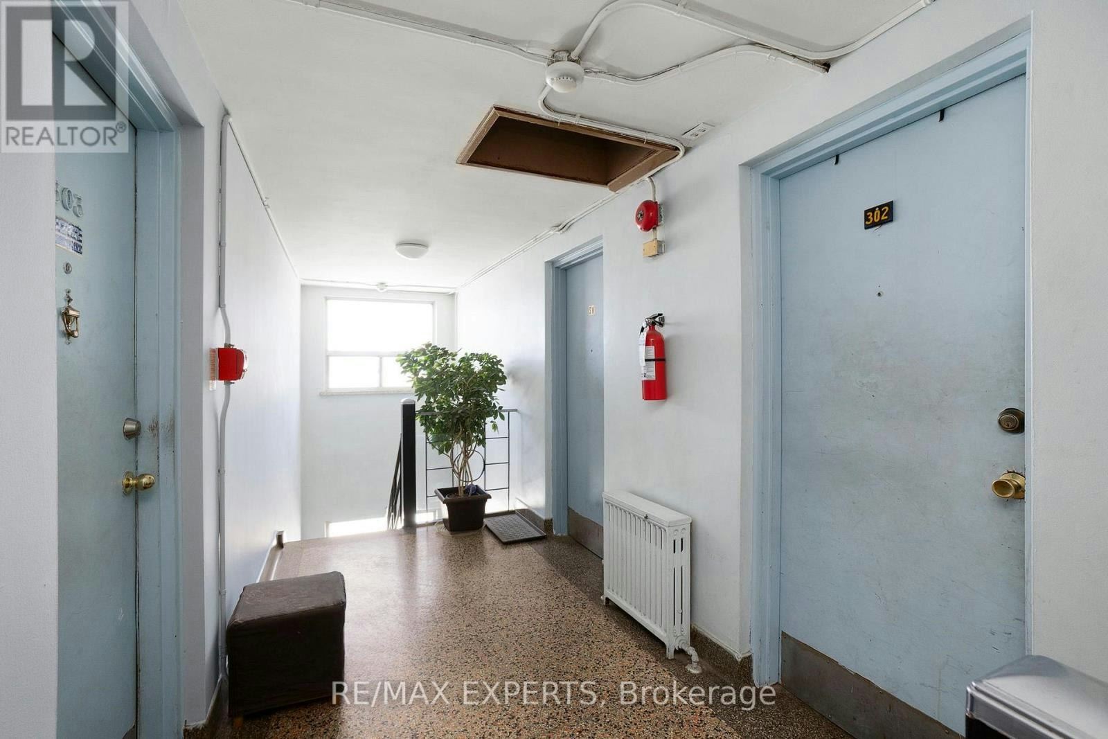 101 3261a Lakeshore Boulevard W, Toronto, ON, L4L 9A6 - 50