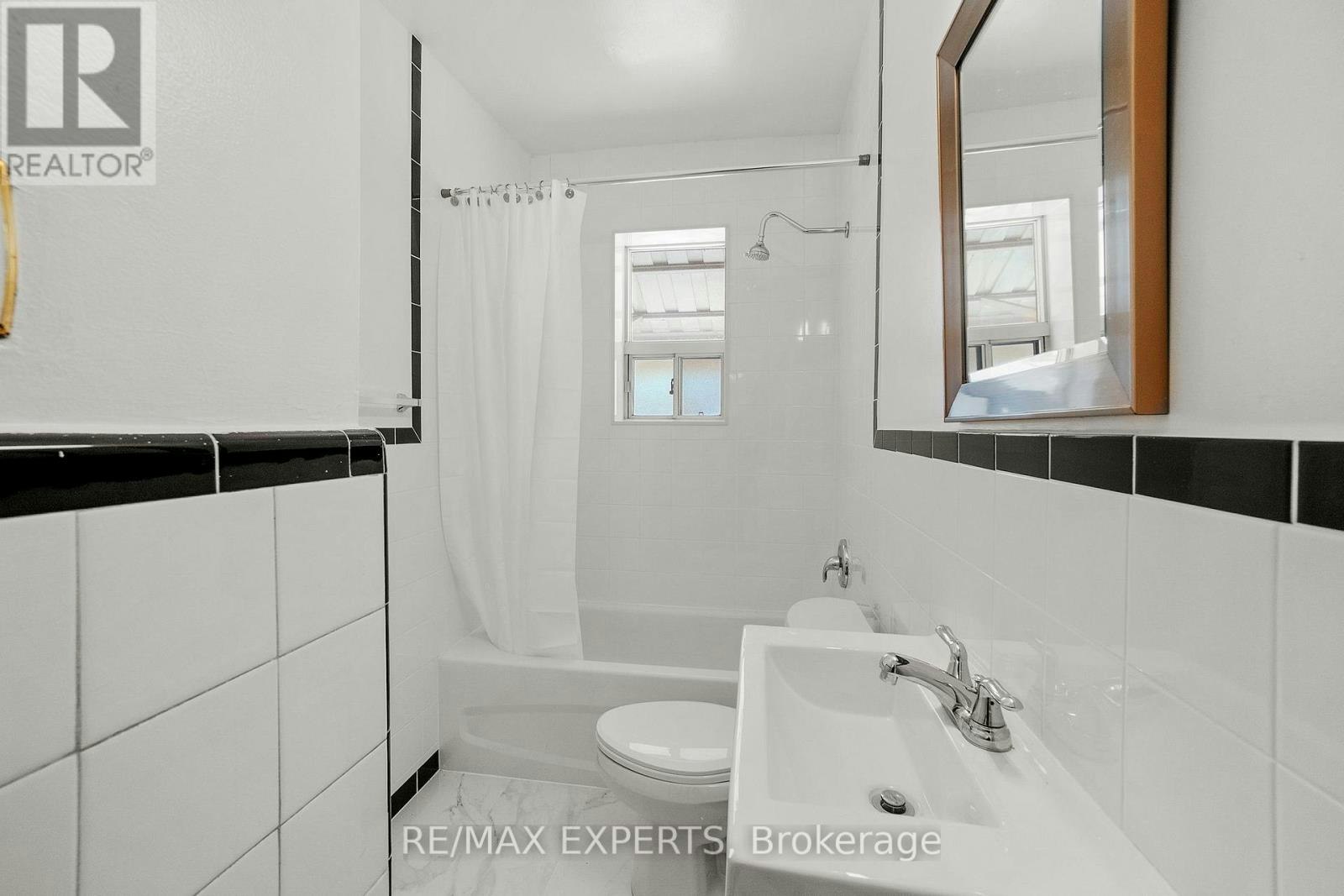 101 3261a Lakeshore Boulevard W, Toronto, ON, L4L 9A6 - 45