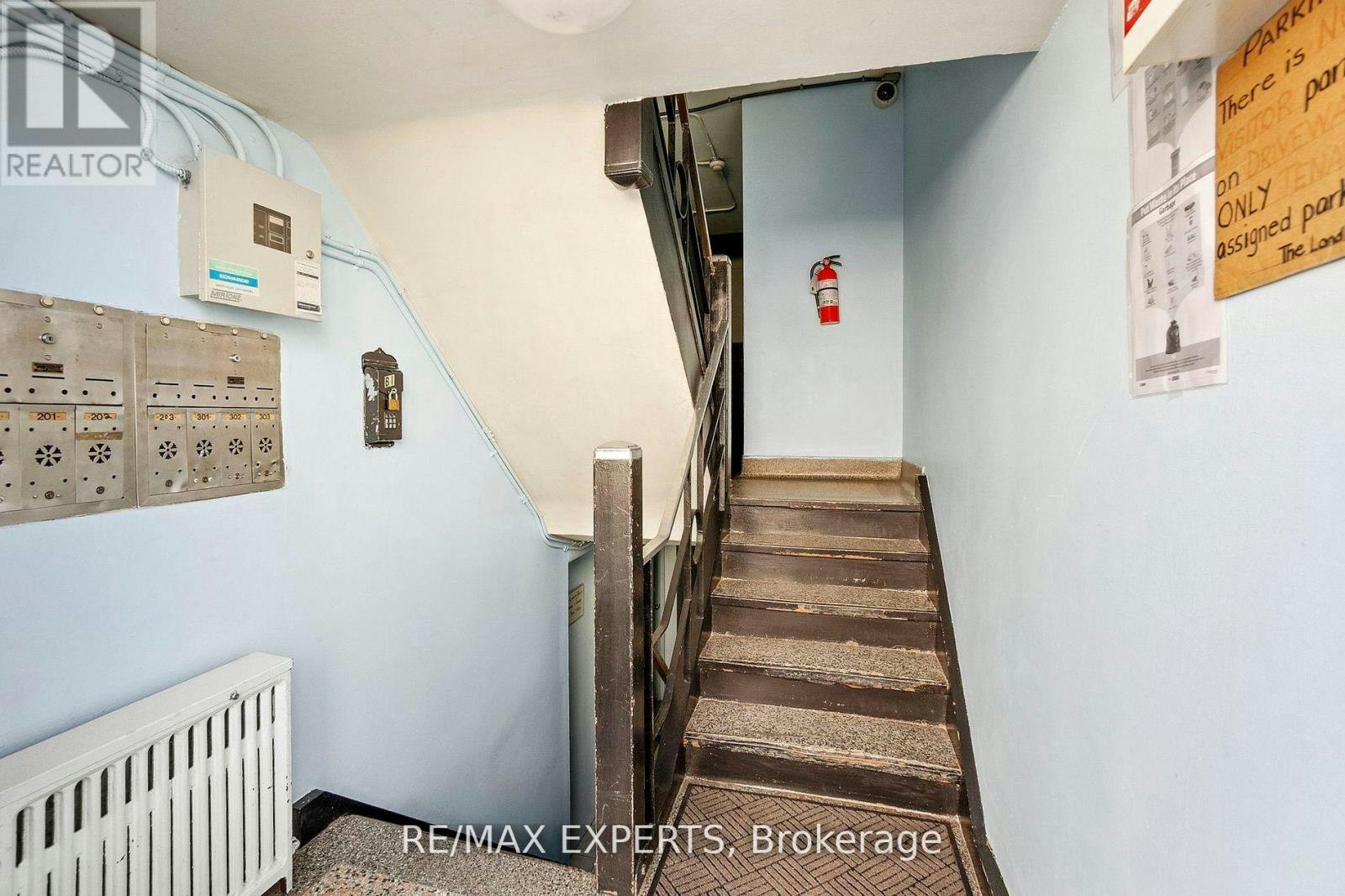 101 3261a Lakeshore Boulevard W, Toronto, ON, L4L 9A6 - 5