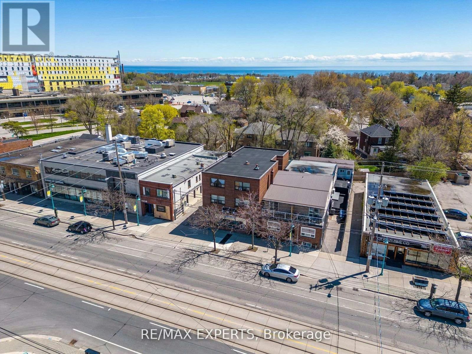 101 3261a Lakeshore Boulevard W, Toronto, ON, L4L 9A6 - 3