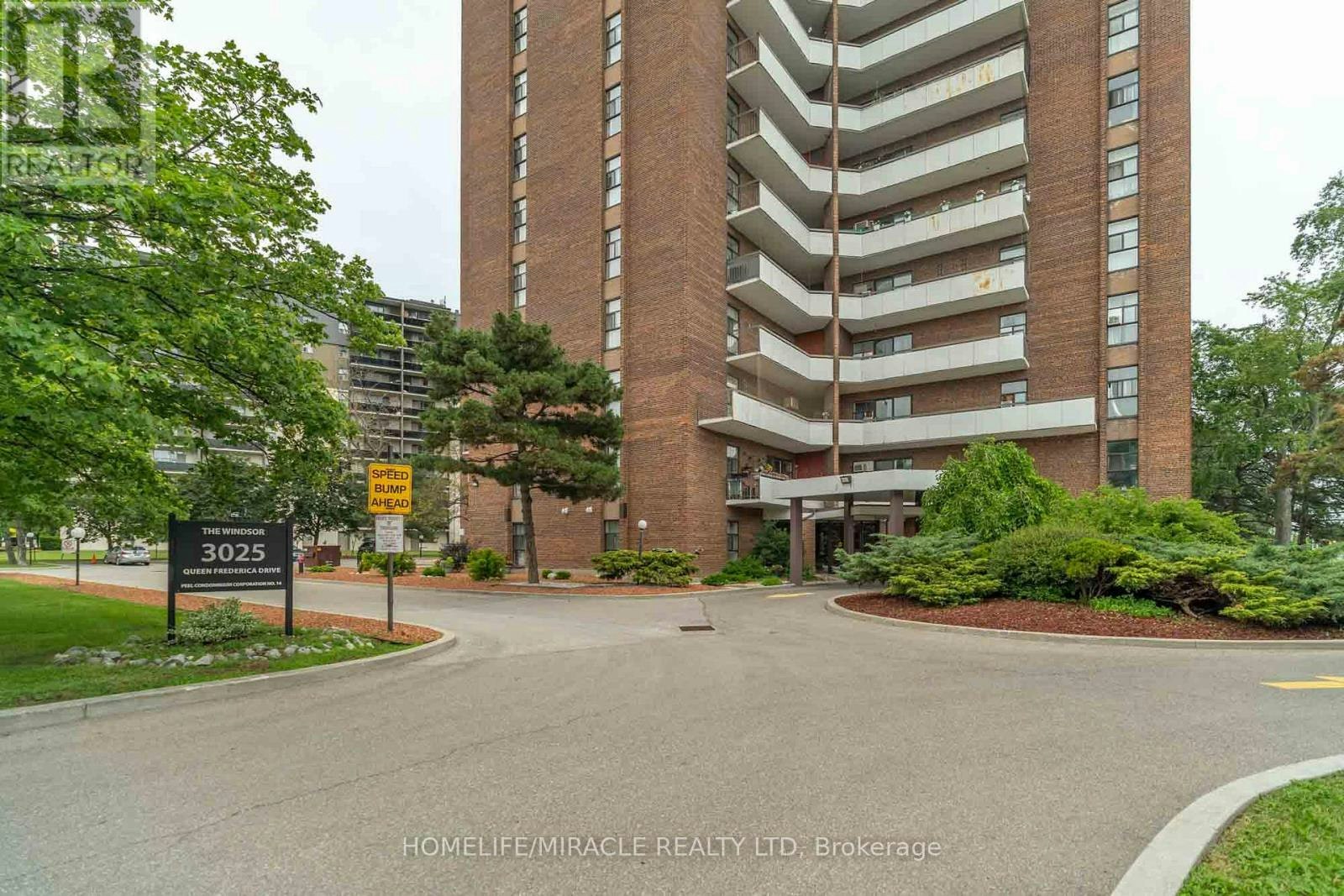 807-3025 Queen Frederica Drive, Mississauga, ON, L4Y 3A1