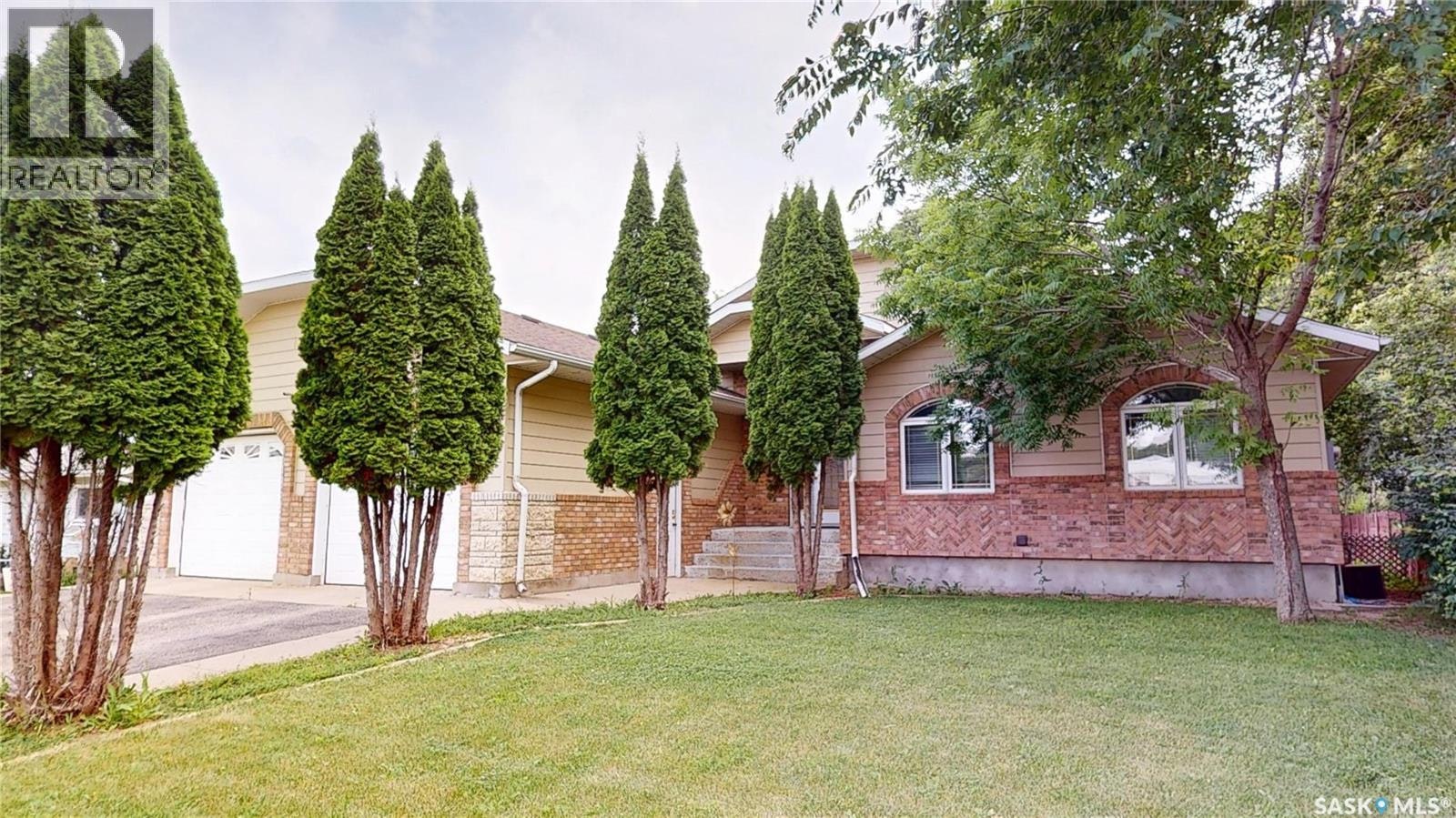 833 Peters Avenue, Oxbow, SK, S0C 2B0
