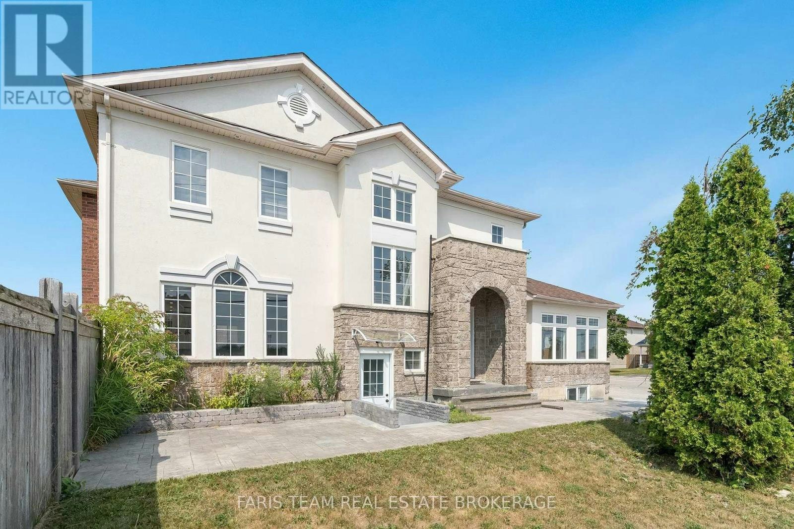 2 Vanessa Drive, Orillia, ON, L3V 7Y8