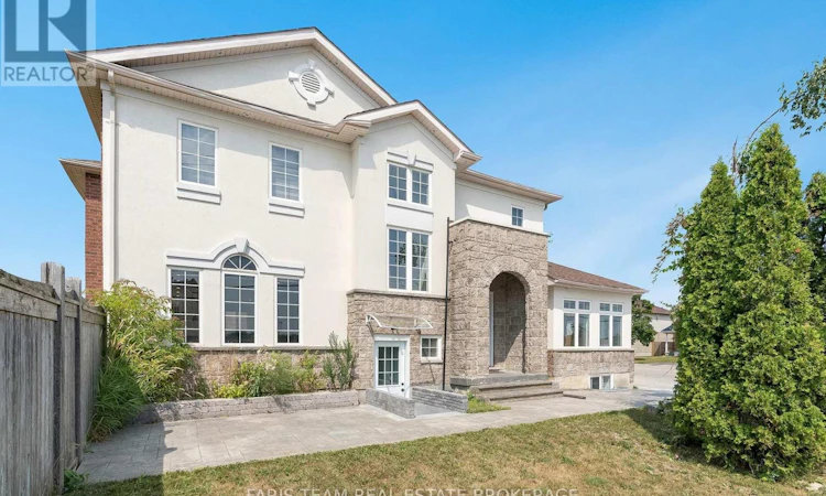 2 Vanessa Drive